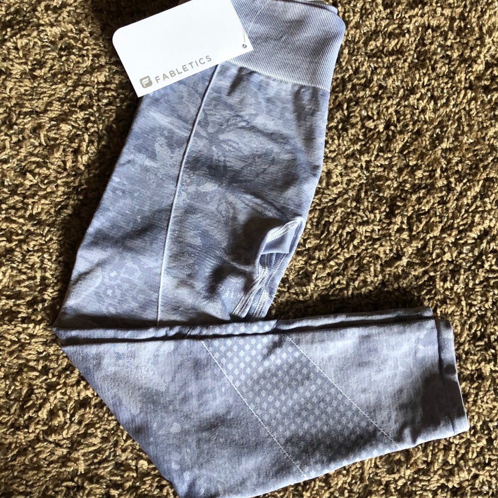 NWT Fabletics cropped leggings!
